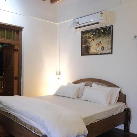 Hotel Ashirwad Junagadh Extérieur photo