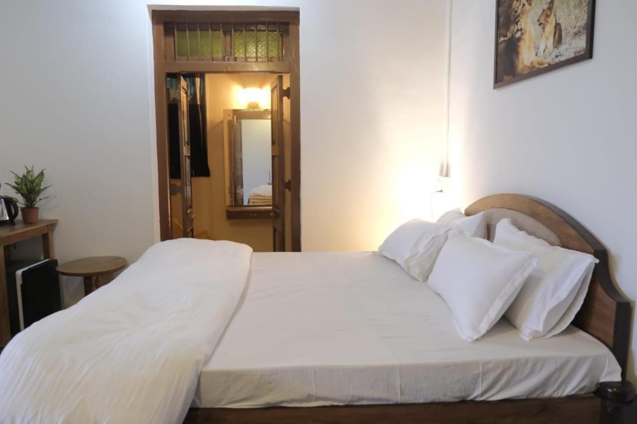 Hotel Ashirwad Junagadh Extérieur photo
