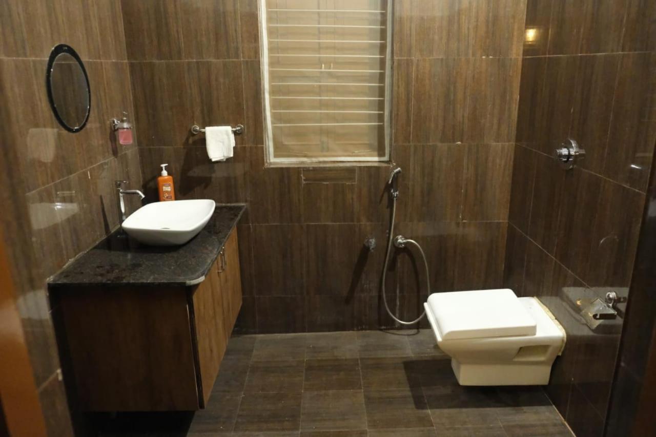 Hotel Ashirwad Junagadh Extérieur photo